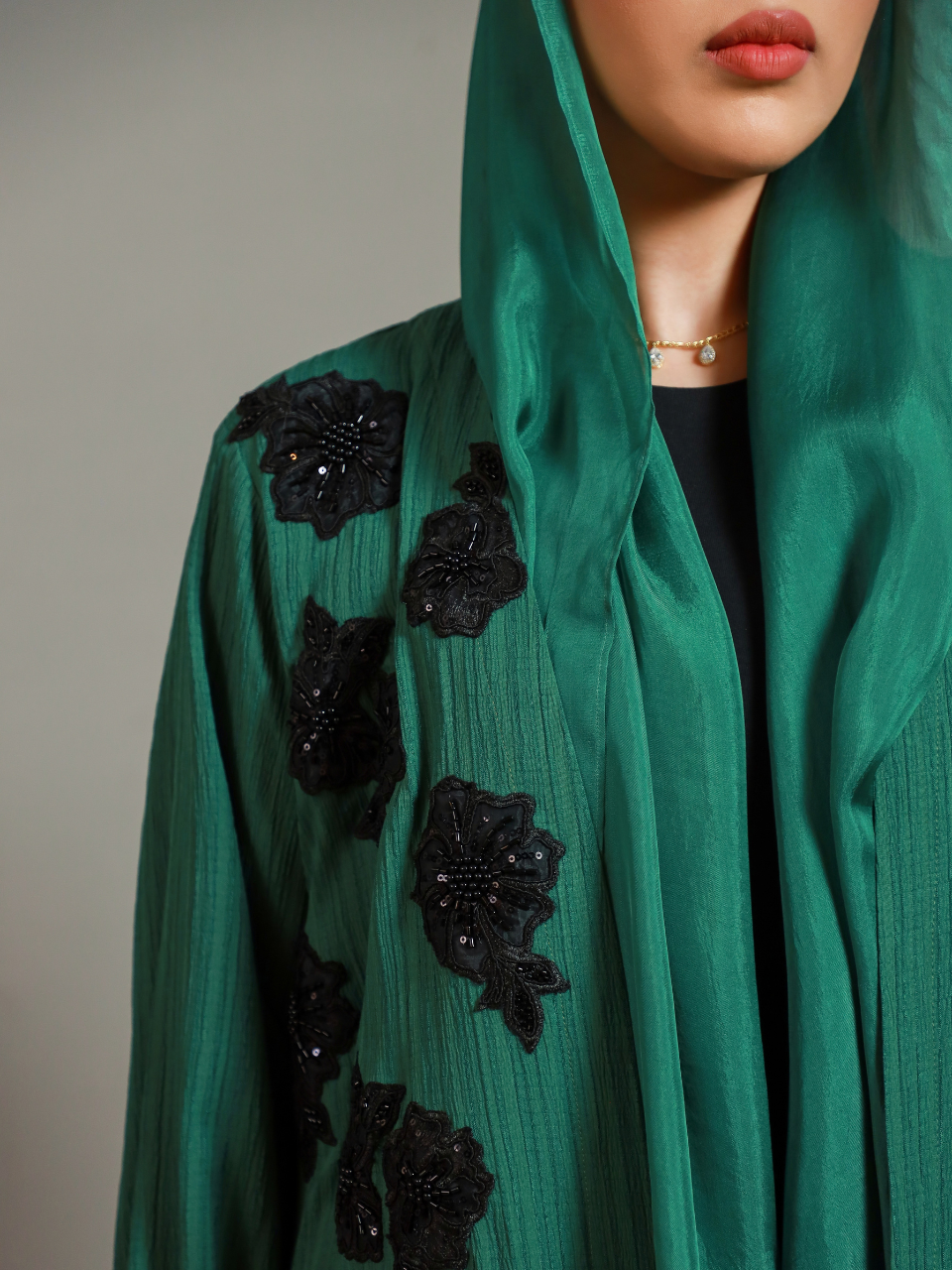 DIMENSIONAL FLORAL APPLIQUÉ